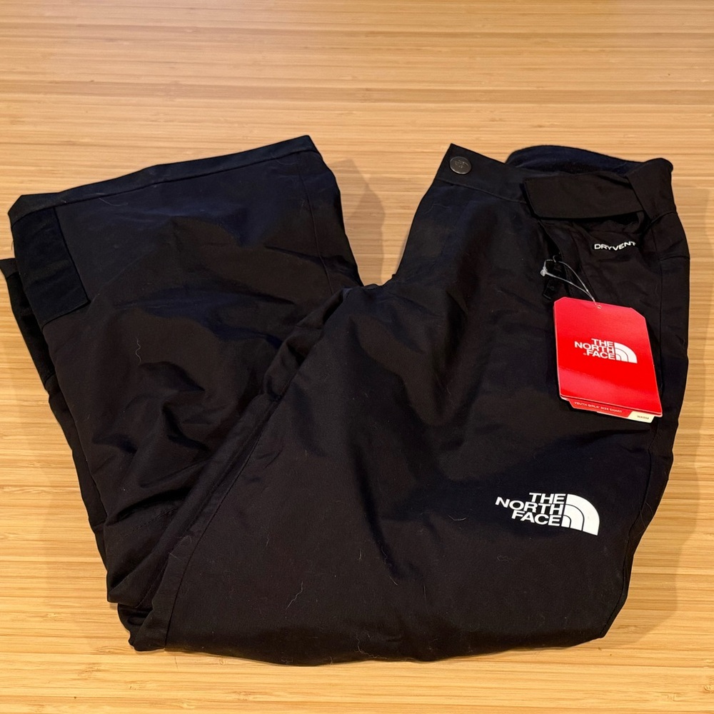 New with tags. Kids 10/12 black ski pants.